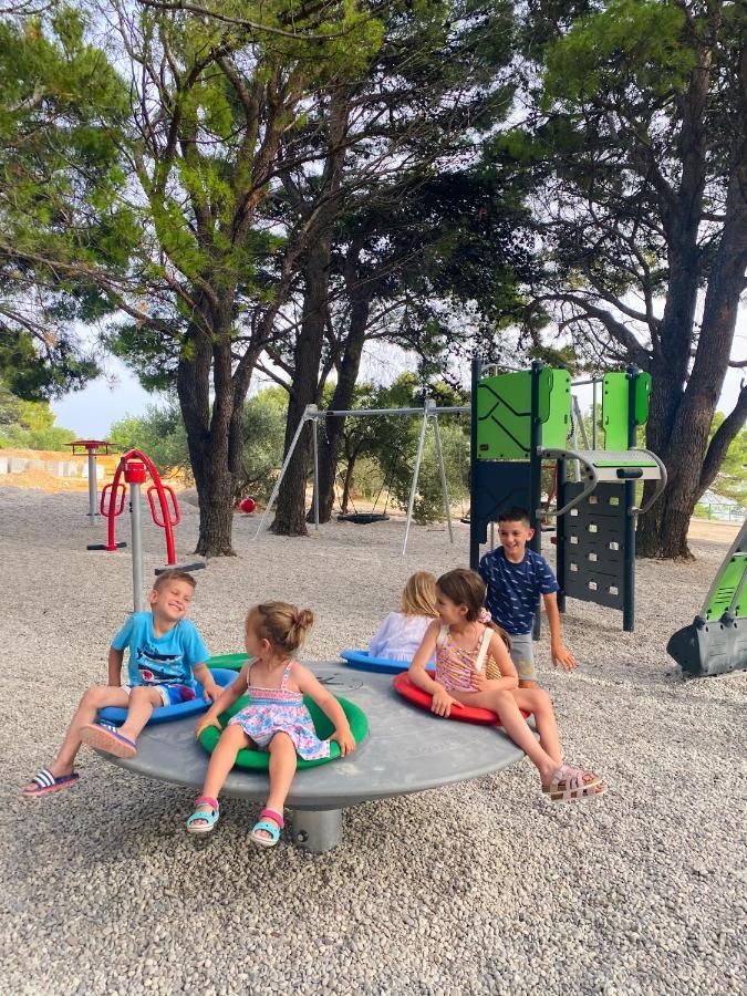 Family Resort Urania Baška Voda Kültér fotó